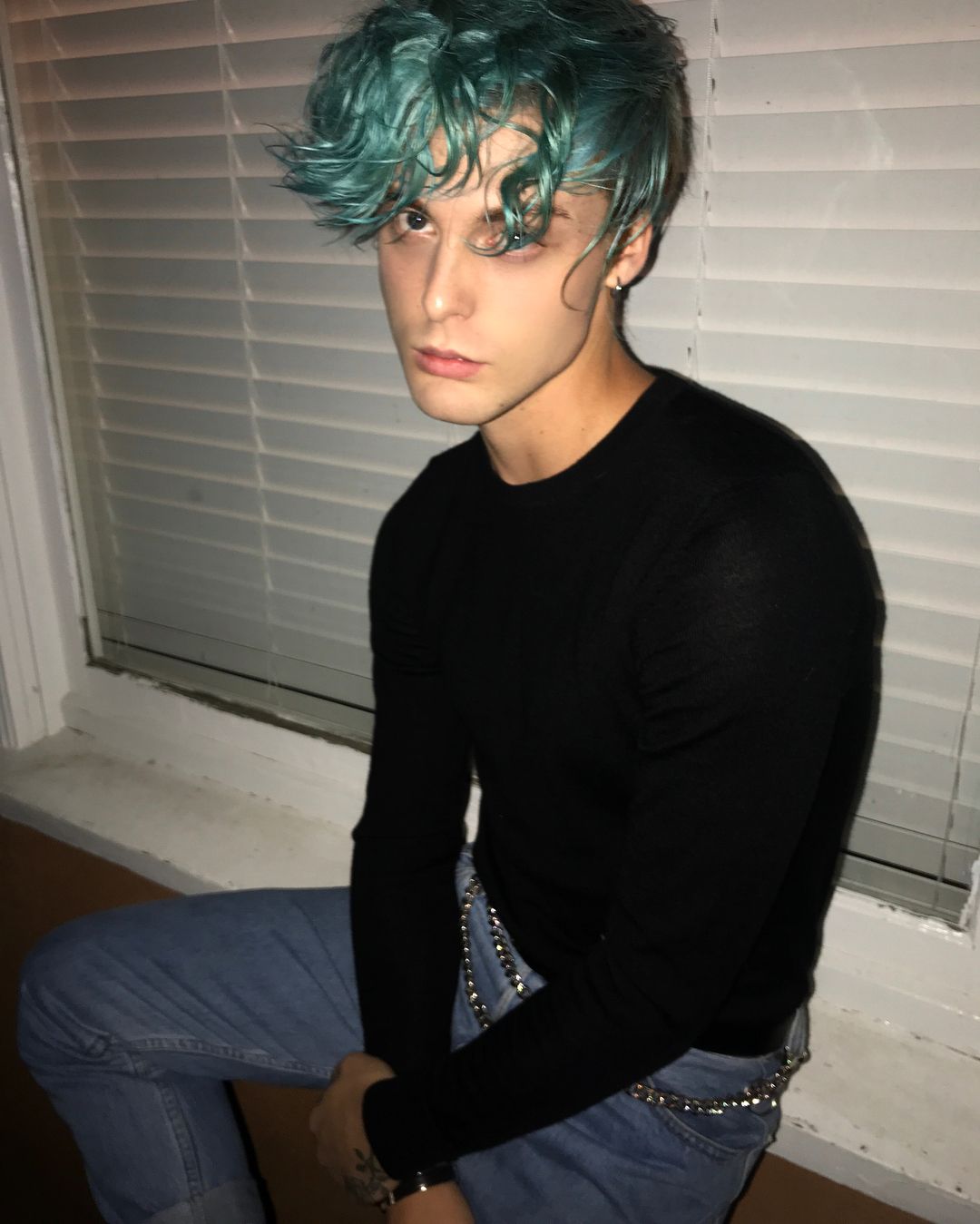 Mẫu tóc nam xanh rêu hot trend