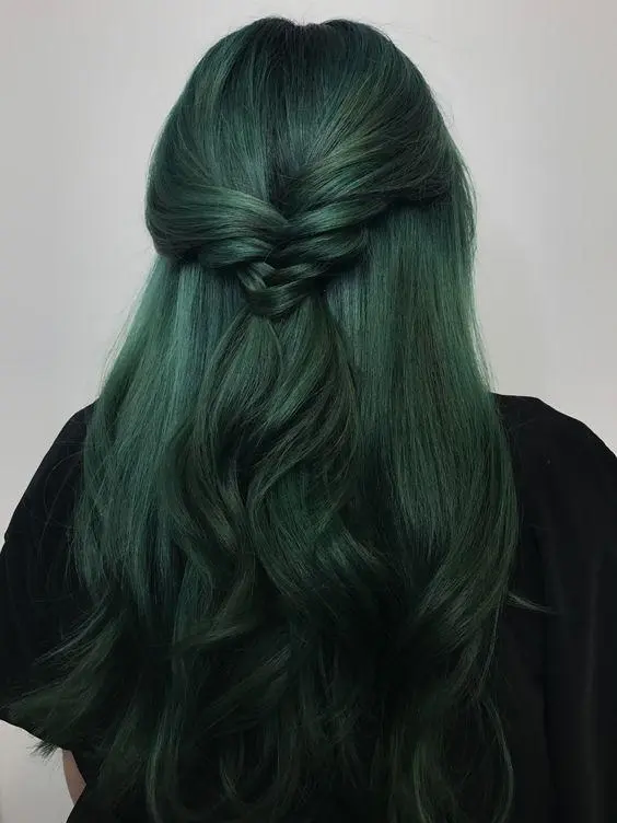 Màu tóc xanh rêu hot trend đẹp nhất