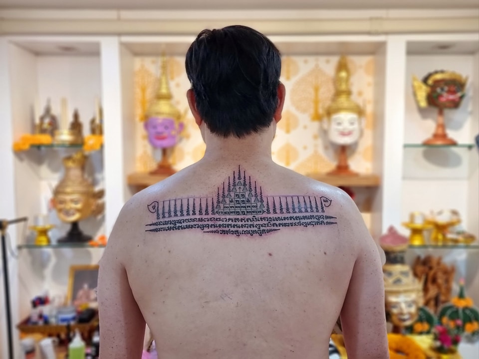 Mẫu hình xăm chữ Thái đẹp nhất ở lưng