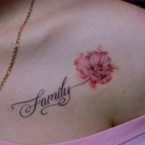 Hình xăm chữ Family nhỏ ở ngực đẹp nhất