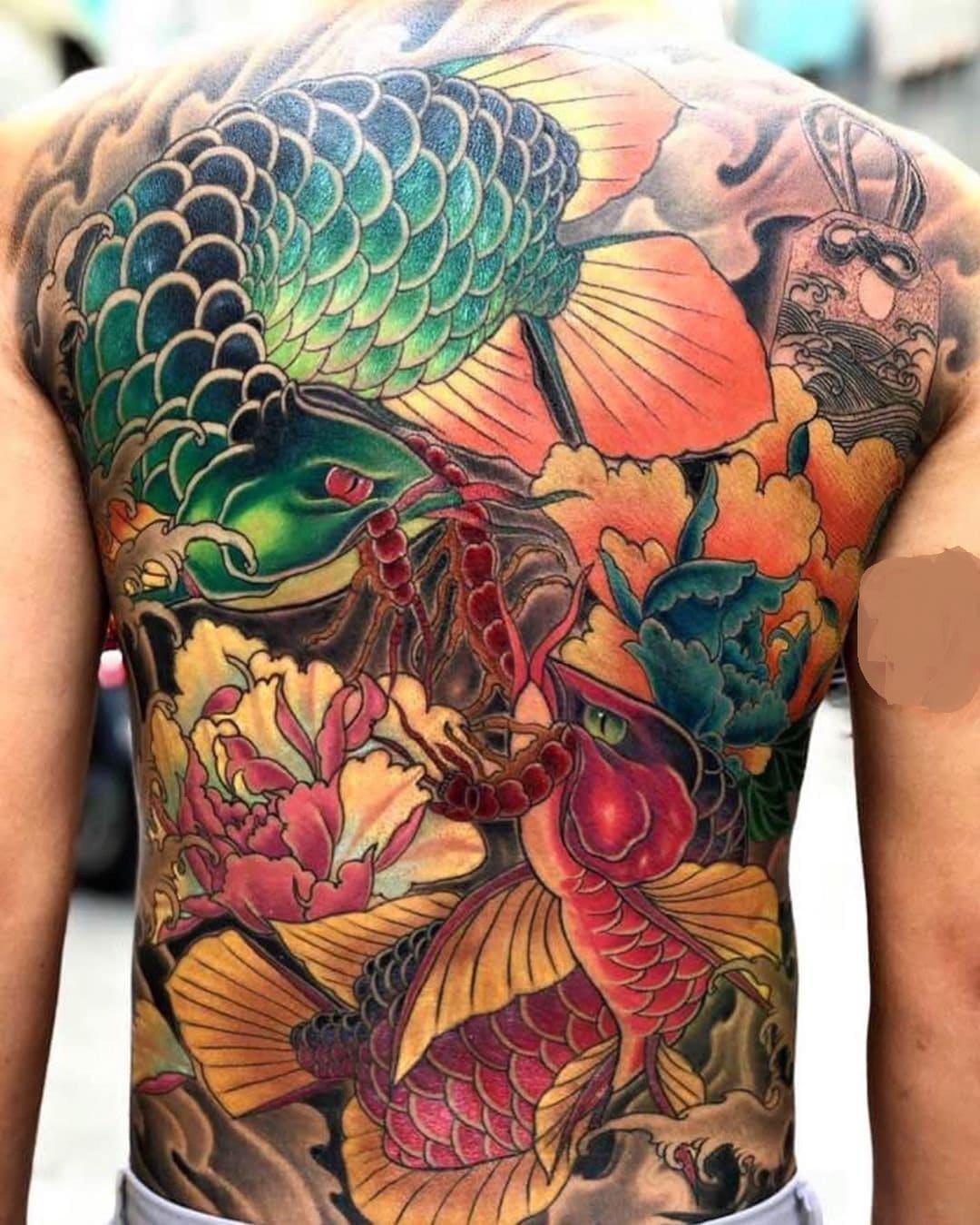 Mẫu tattoo kín lưng phong thủy có màu đẹp nhất