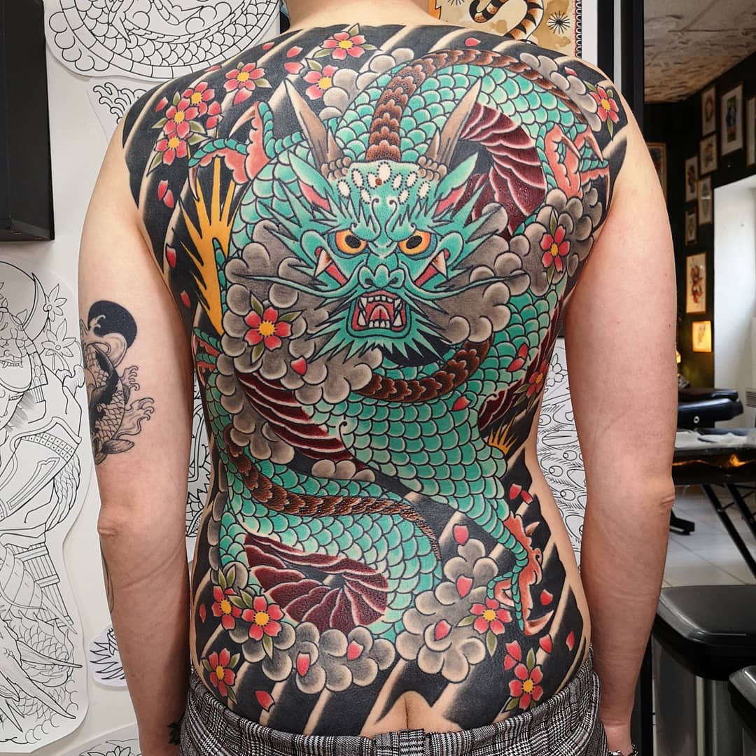 Mẫu tattoo rồng kín lưng phong thủy đẹp
