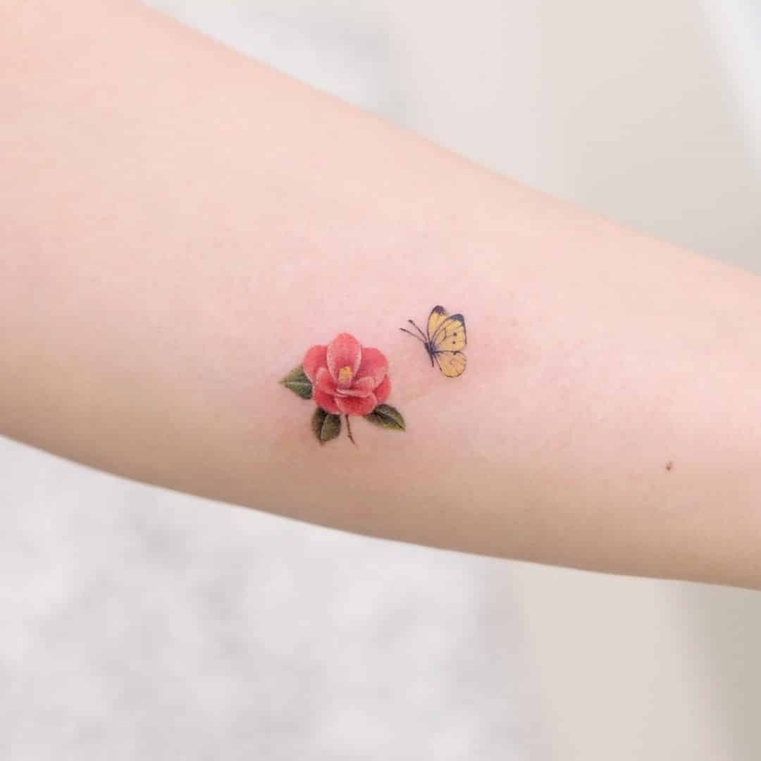 Mẫu hình tattoo con bướm mini ở tay dễ thương