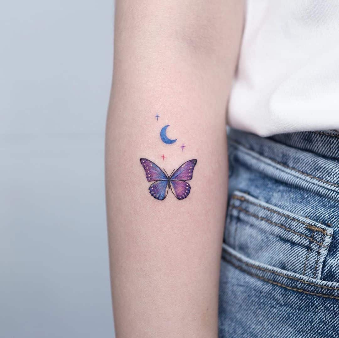 Mẫu hình tattoo con bướm mini ở tay đẹp