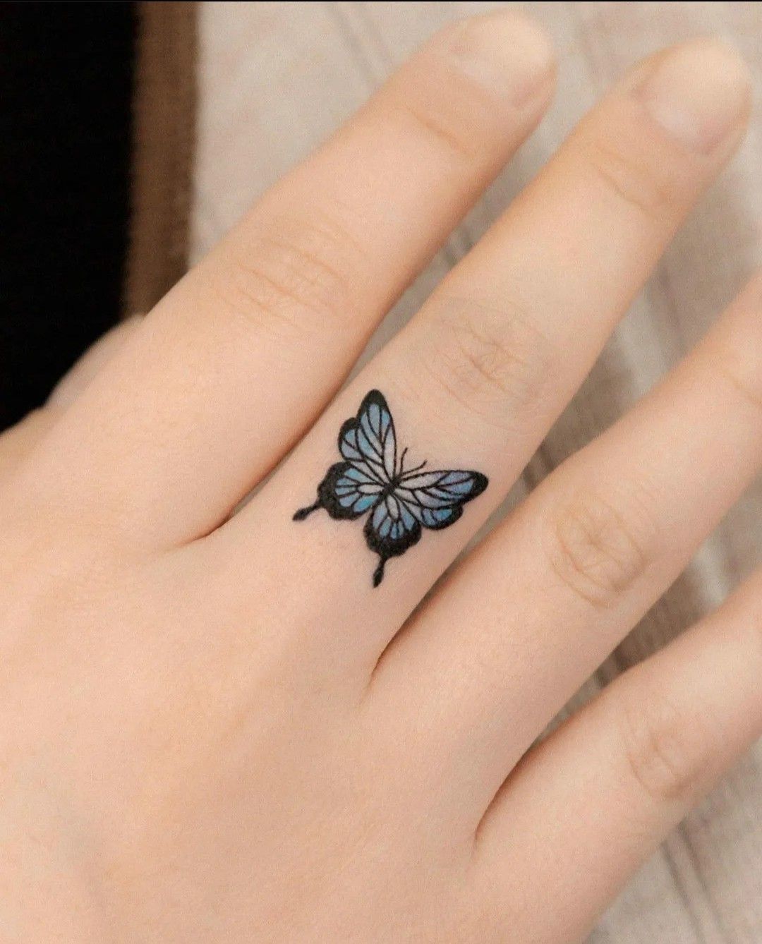 Mẫu hình xăm con bướm mini ở tay cute