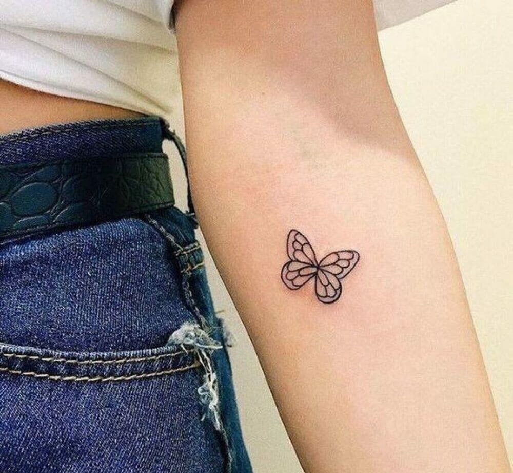 Mẫu tattoo con bướm mini ở tay cực cute