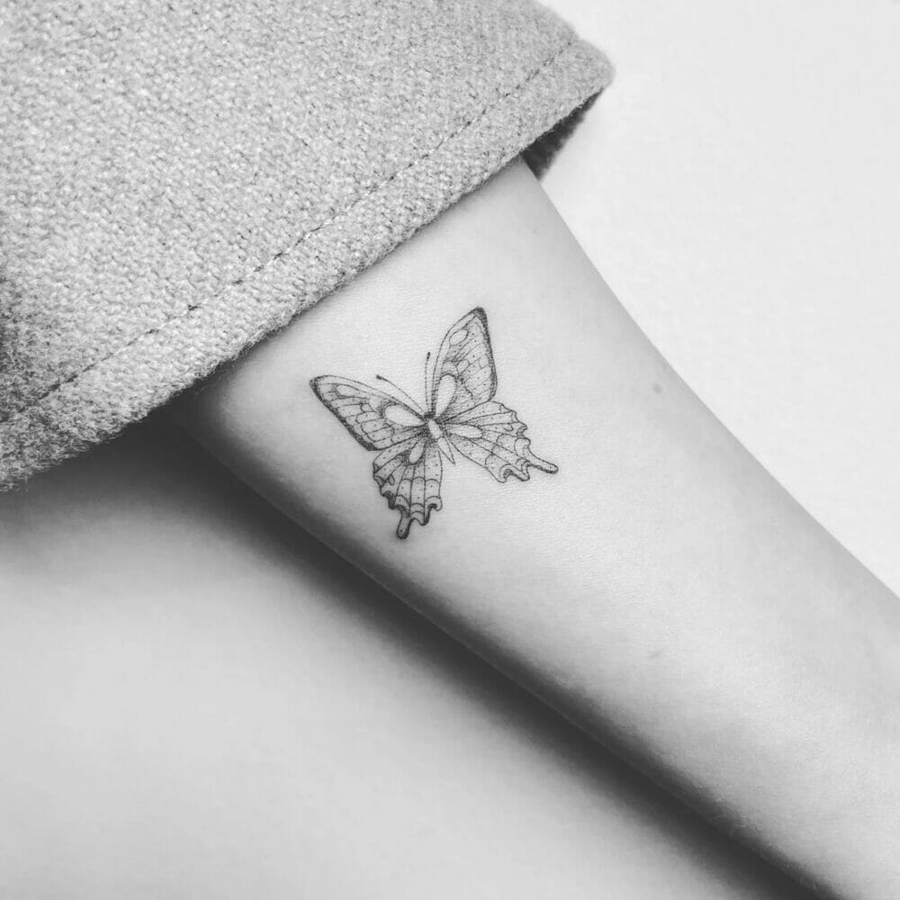 Mẫu tattoo con bướm mini ở tay dễ thương