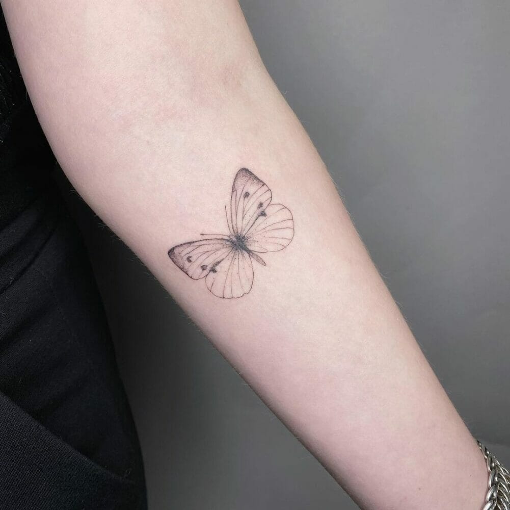 Mẫu tattoo con bướm mini ở tay siêu cute