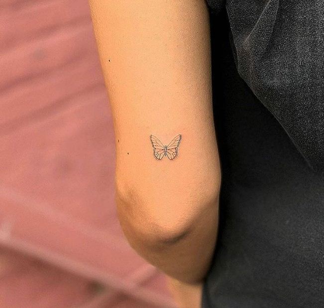 Mẫu tattoo con bướm mini ở tay siêu đẹp