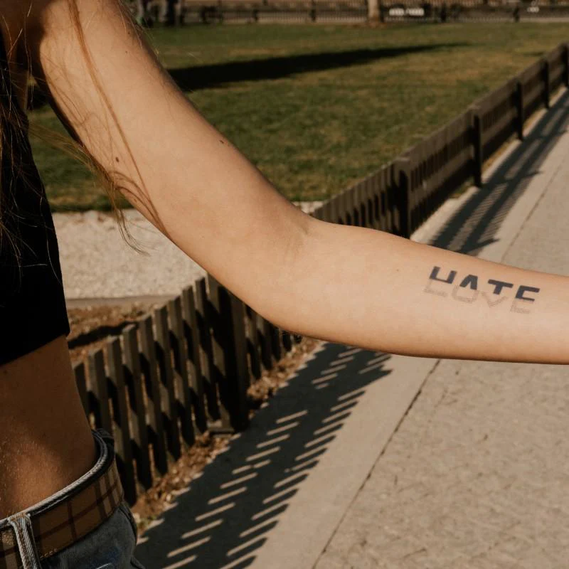 Tattoo chữ Hate đẹp