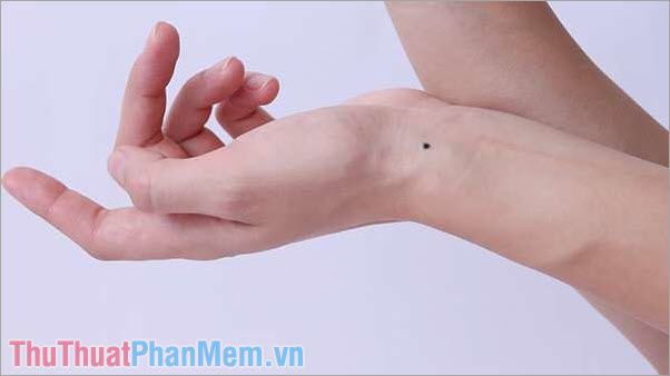 Ý nghĩa nốt ruồi ở cổ tay trái người đàn ông
