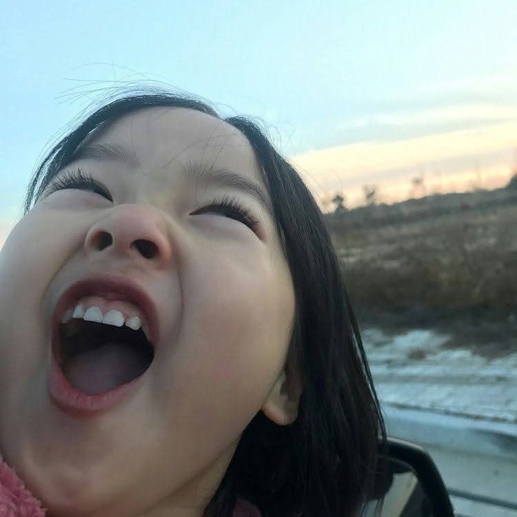 Meme em nhỏ bé Nước Hàn đặc biệt hài hước