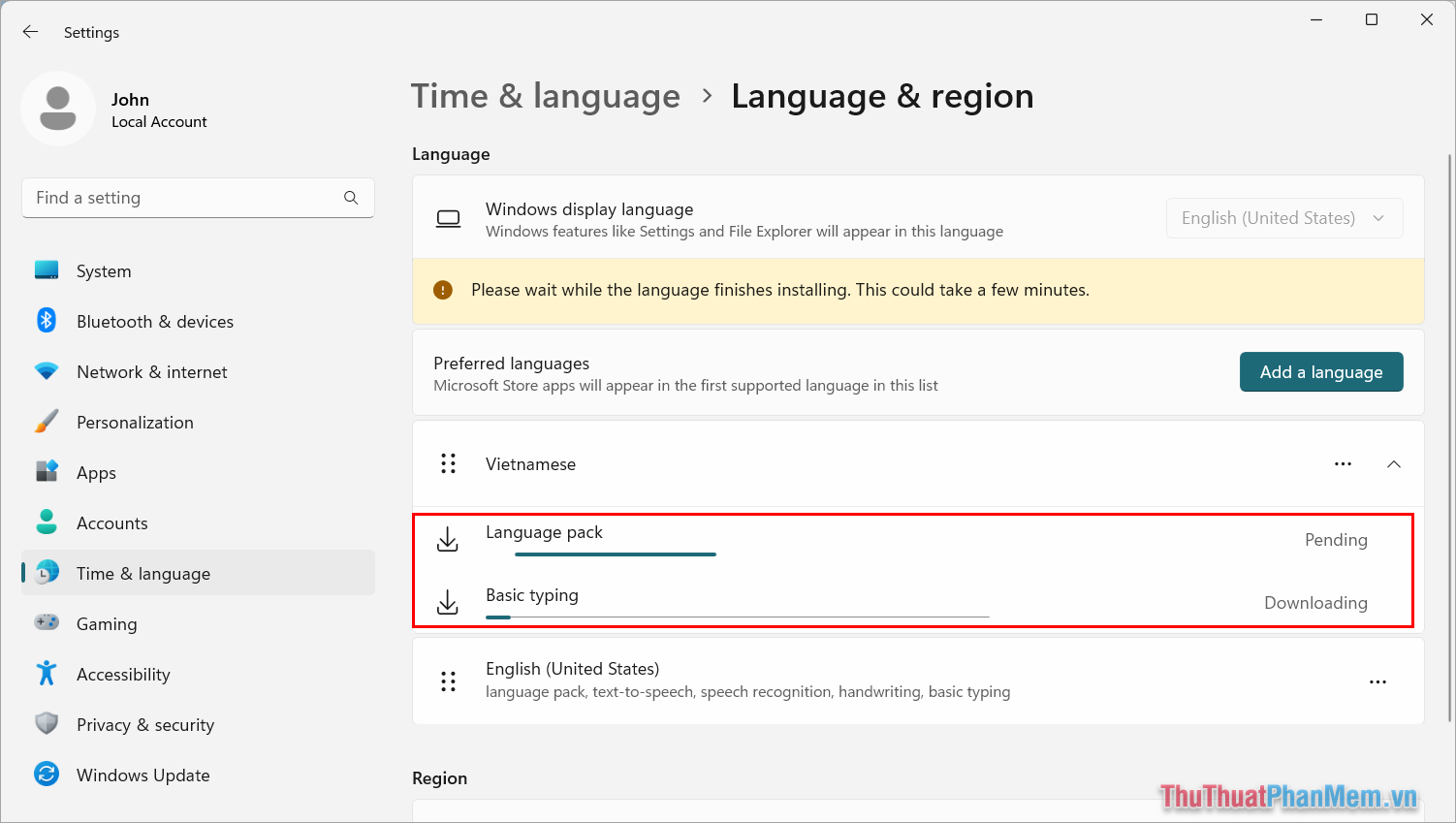 Windows 11 bắt đầu tải gói ngôn ngữ tiếng Việt về hệ thống