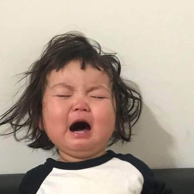 Hình meme em bé khóc độc đáo
