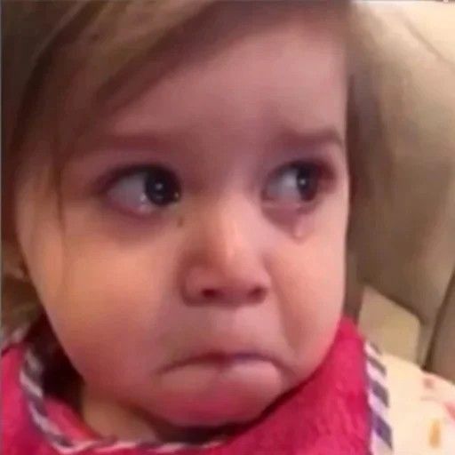 Hình meme em bé khóc siêu dễ thương