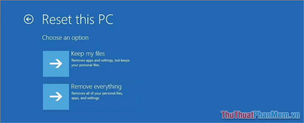 Chờ Windows 11 cài đặt lại trên máy tính