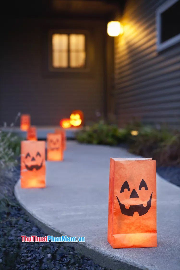 Trang trí Halloween bằng đèn lồng giấy