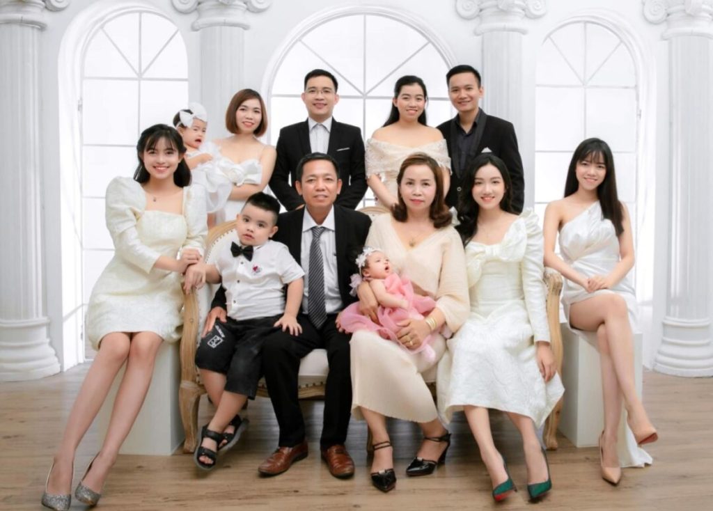 Cách tạo dáng chụp ảnh gia đình kiểu Hàn