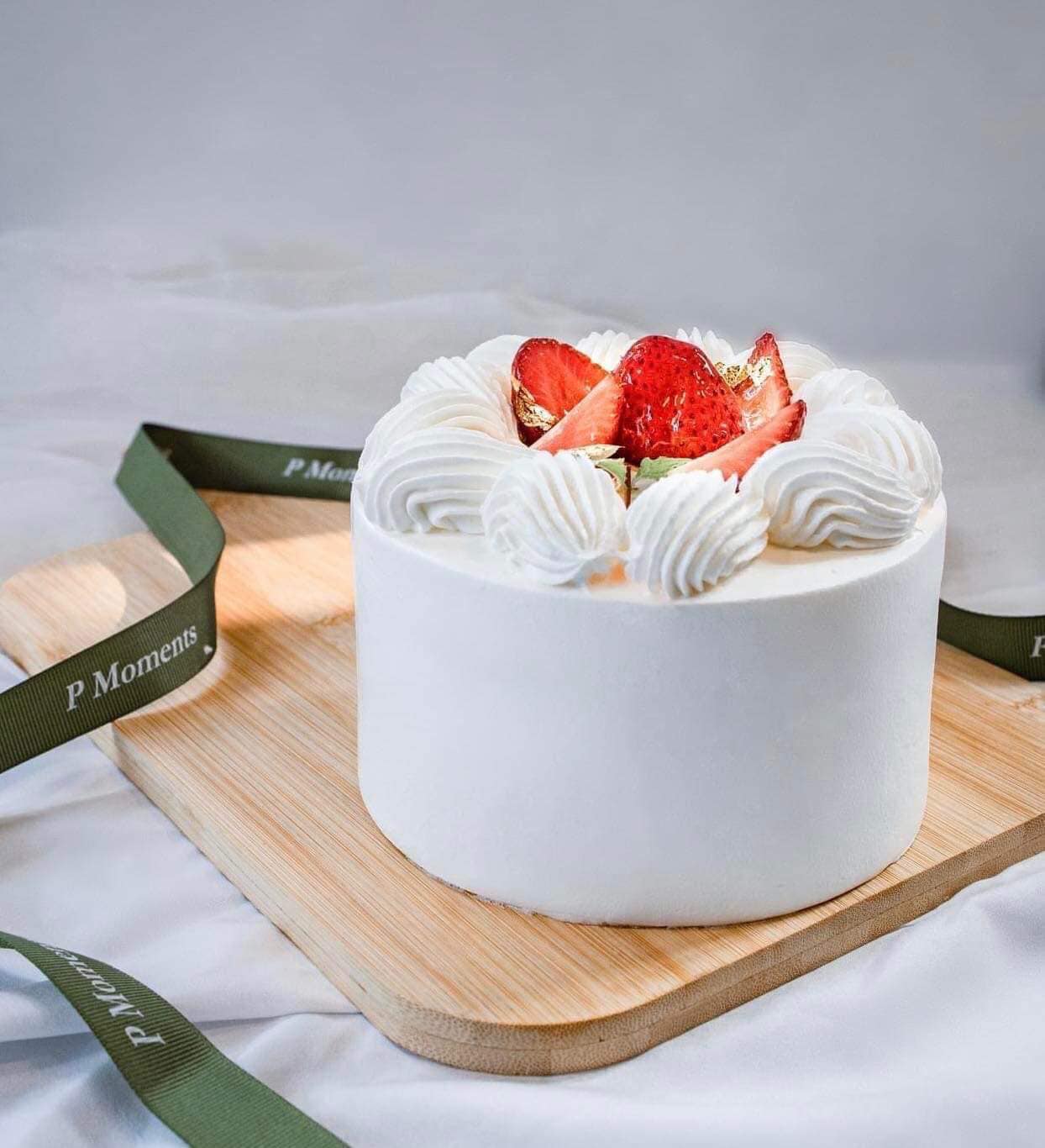 Mẫu bánh sinh nhật trắng kiểu Hàn