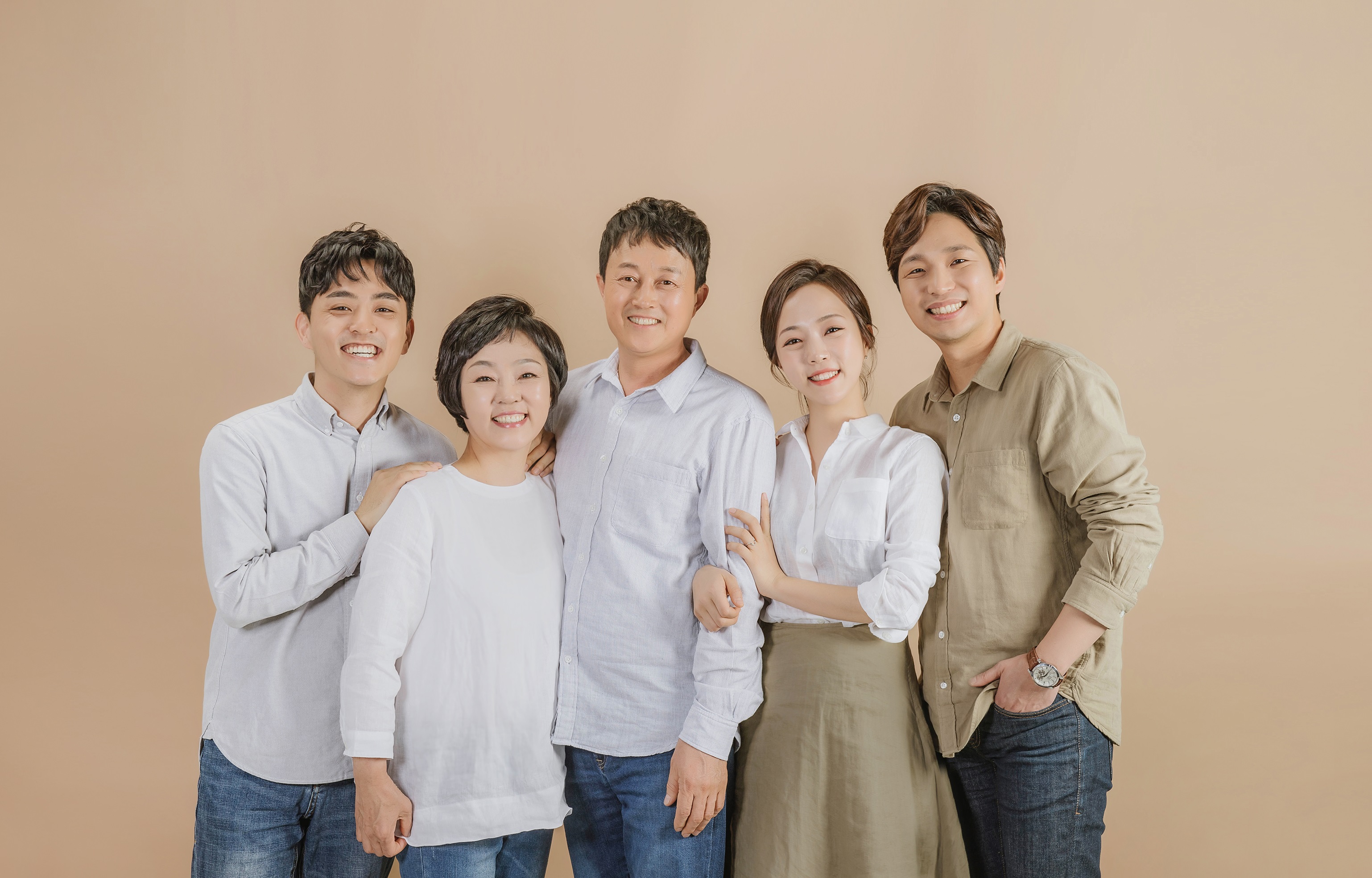Mẫu chụp ảnh gia đình 2 thế hệ Hàn Quốc