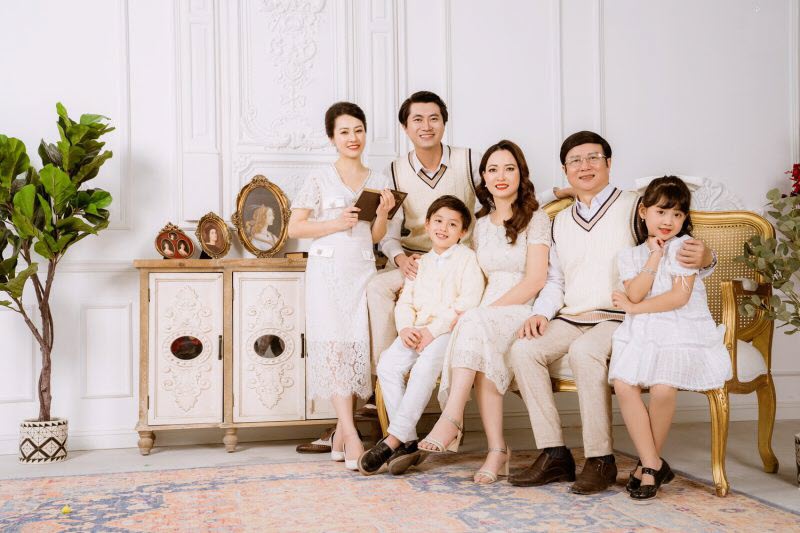 Mẫu chụp ảnh gia đình 3 thế hệ kiểu Hàn