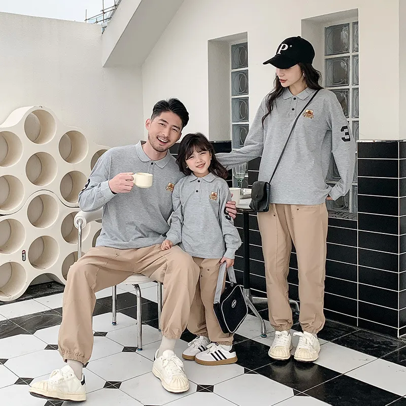 Mẫu chụp ảnh gia đình kiểu Hàn đơn giản