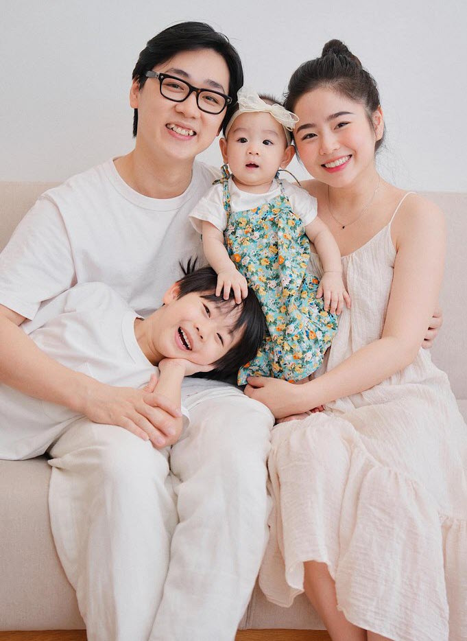 Mẫu tạo dáng chụp ảnh gia đình Hàn Quốc