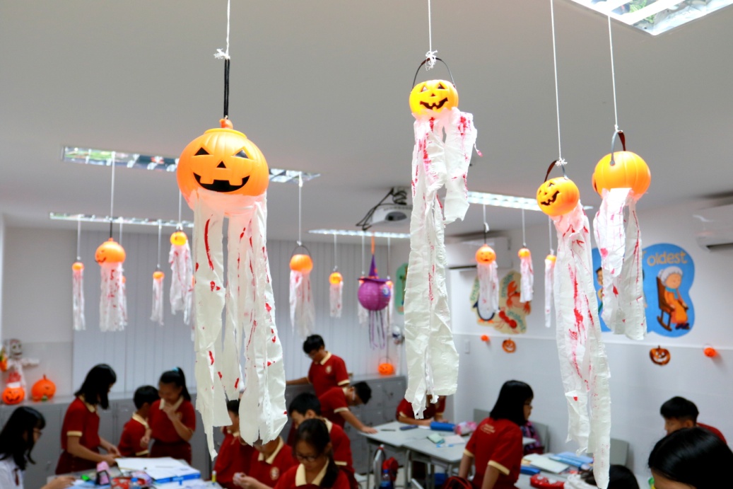 Trang trí lễ Halloween cho lớp học