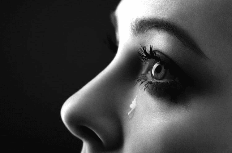 Hình avatar nữ buồn, khóc