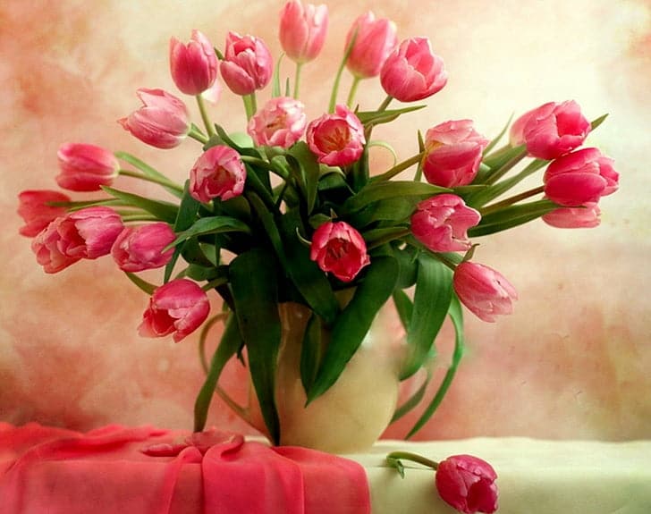 Wallpaper hoa Tulip vẽ tay đẹp