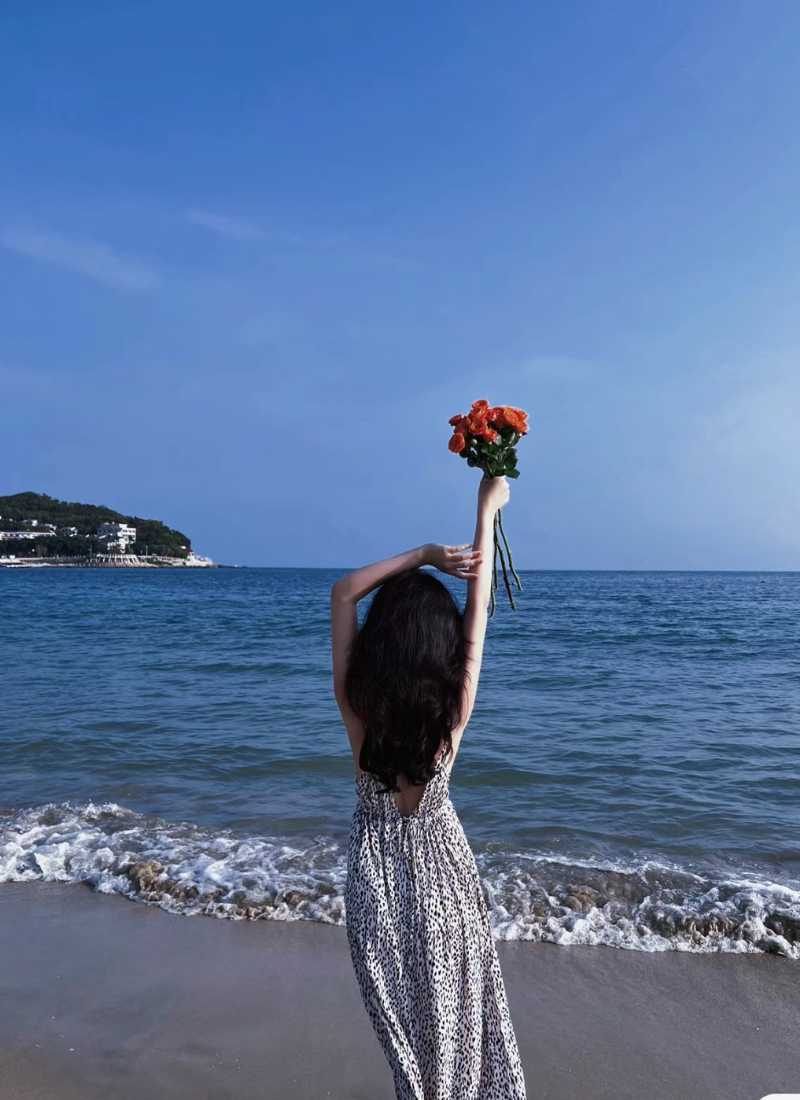 Ảnh đi biển chụp sau lưng lãng mạn