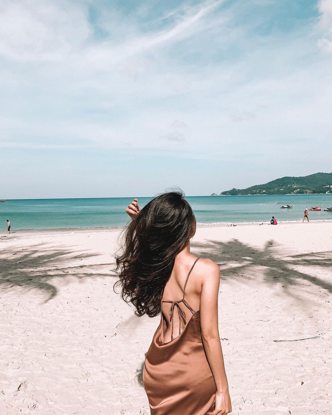 Ảnh đi biển chụp sau lưng sang chảnh