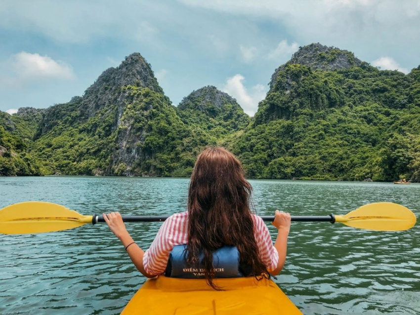 Ảnh đi biển chụp sau lưng siêu chảnh