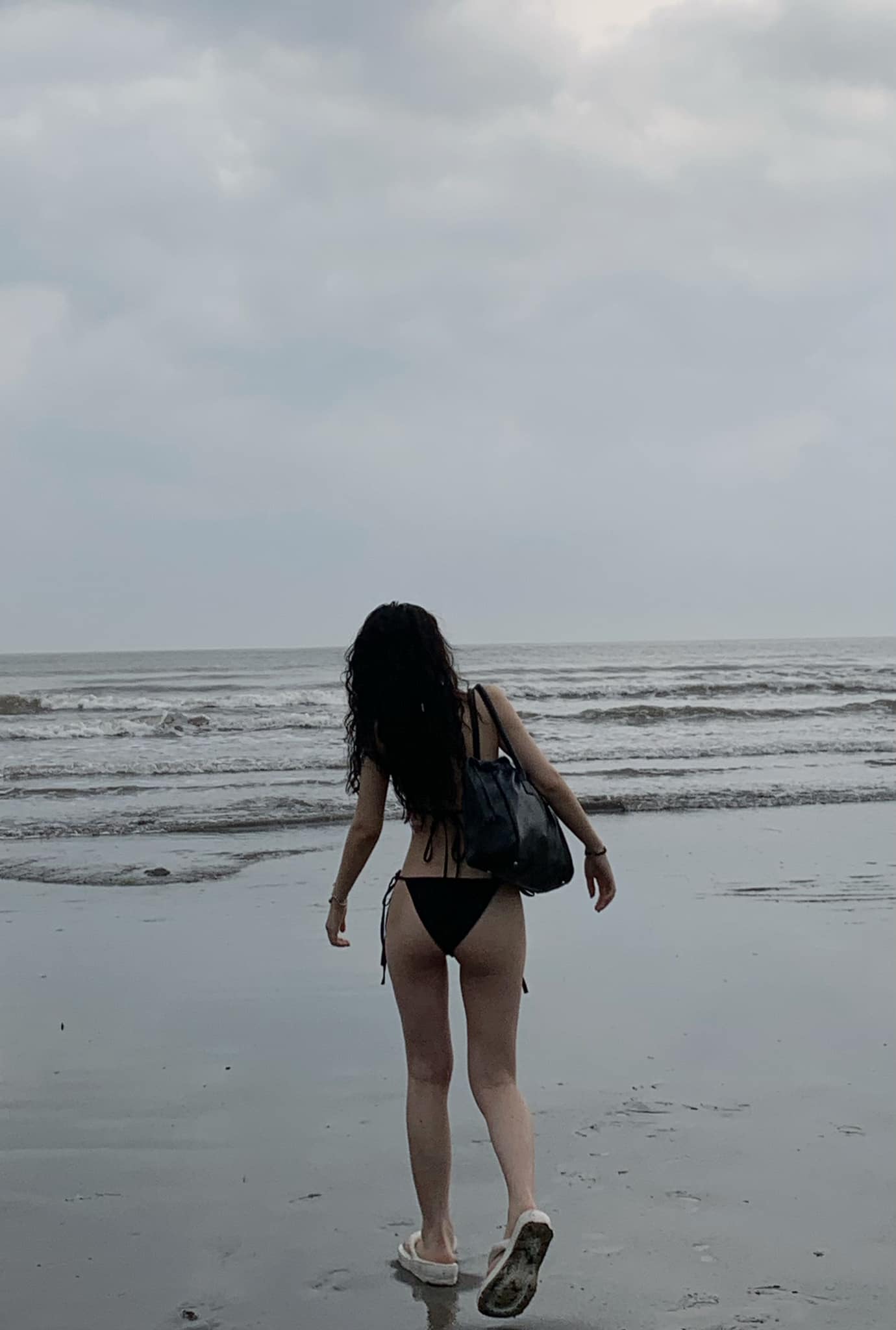 Ảnh đi chơi biển chụp đằng sau lưng