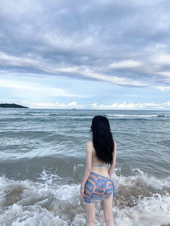 Hình ảnh đi biển chụp sau lưng