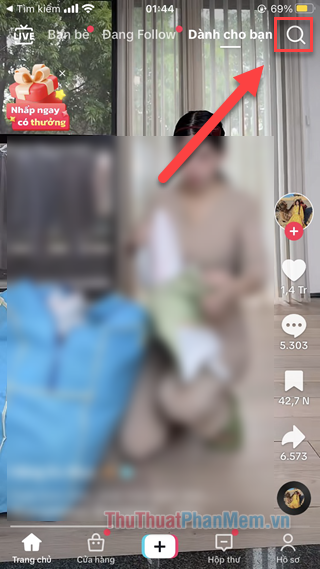 Mở ứng dụng TikTok → ấn vào biểu tượng Tìm kiếm
