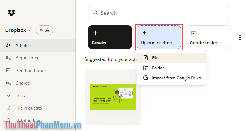 Trong giao diện chính của Dropbox, bạn chọn mục Upload or Drop