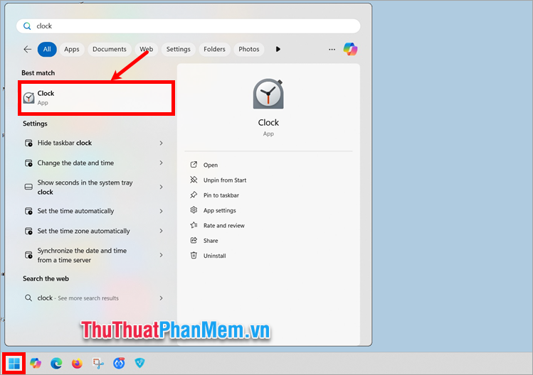 Chọn Start Menu, tìm và chọn đến ứng dụng Clock, để mở Clock