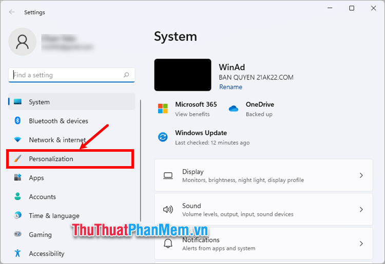 Nhấn tổ hợp Windows + I, trong cửa sổ Settings, chọn Personalization