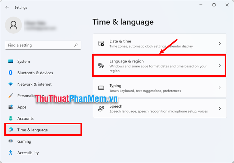 Trên cửa sổ Settings bạn chọn Time & Language và ấn Language & Region