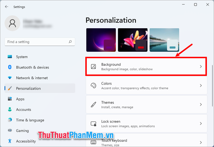 Trong phần Personalization, bạn chọn Background
