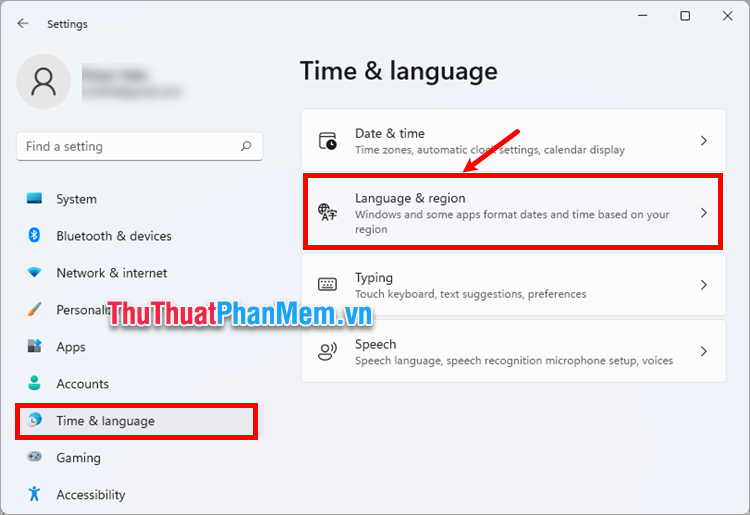 Mở cửa sổ Settings nhấn tổ hợp Windows + I, chọn Time & Language và ấn Language & Region