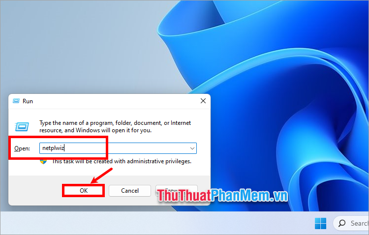 Trên giao diện Run bạn nhập netplwiz trong phần Open và chọn OK