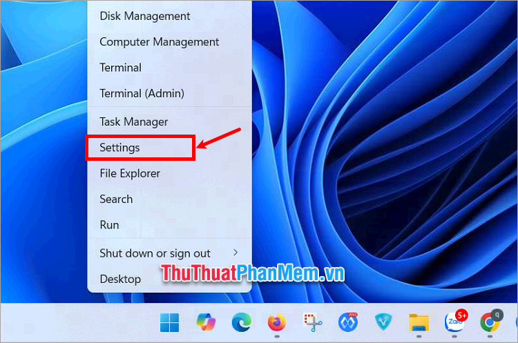 Nhấn chuột phải vào Start và chọn Settings để mở cửa sổ Settings