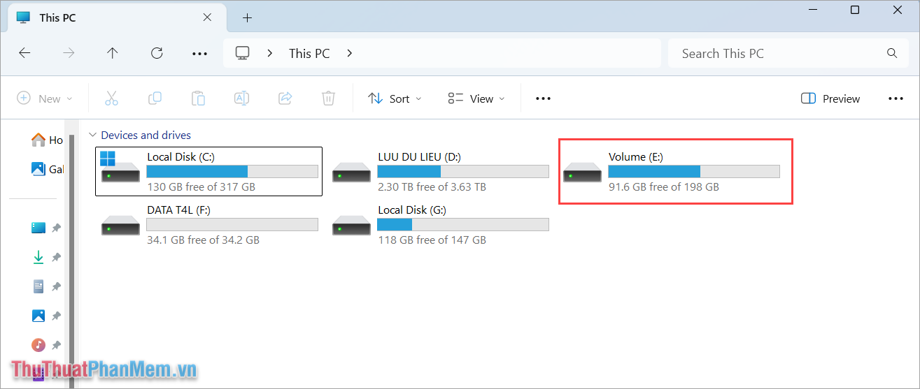 Mở This PC để kiểm tra dung lượng ổ cứng