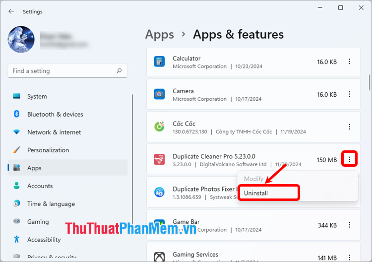 Chọn biểu tượng ba chấm dọc cạnh tên ứng dụng đó và ấn Uninstall