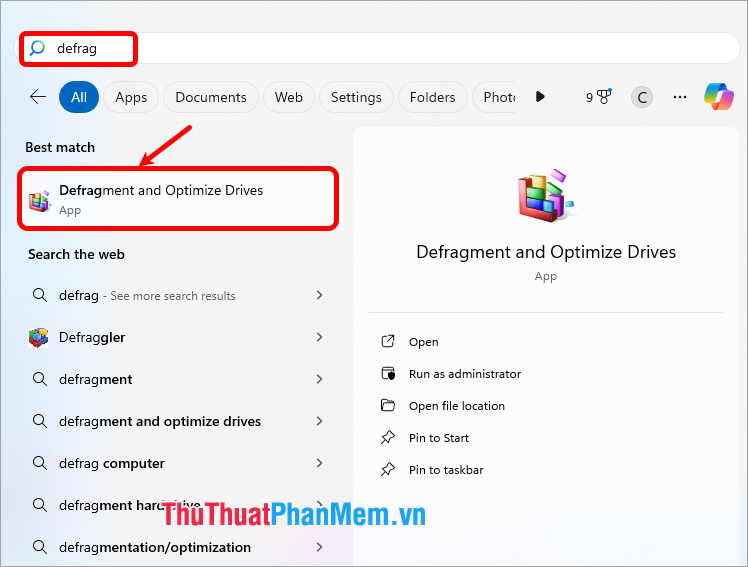 Nhập defrag vào ô tìm kiếm và chọn Defragment and Optimize Drives