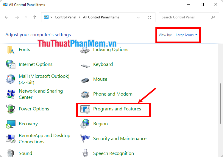 Cửa sổ Control Panel, ấn View by là Large icons, chọn Programs and Features