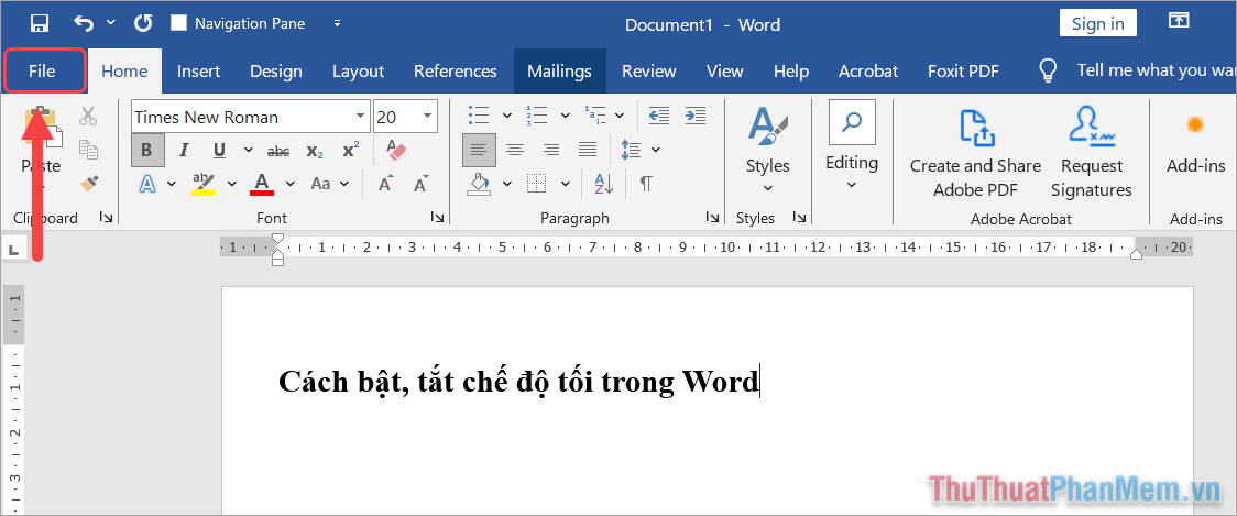 Chọn File để thiết lập cài đặt trên giao diện chính của Word