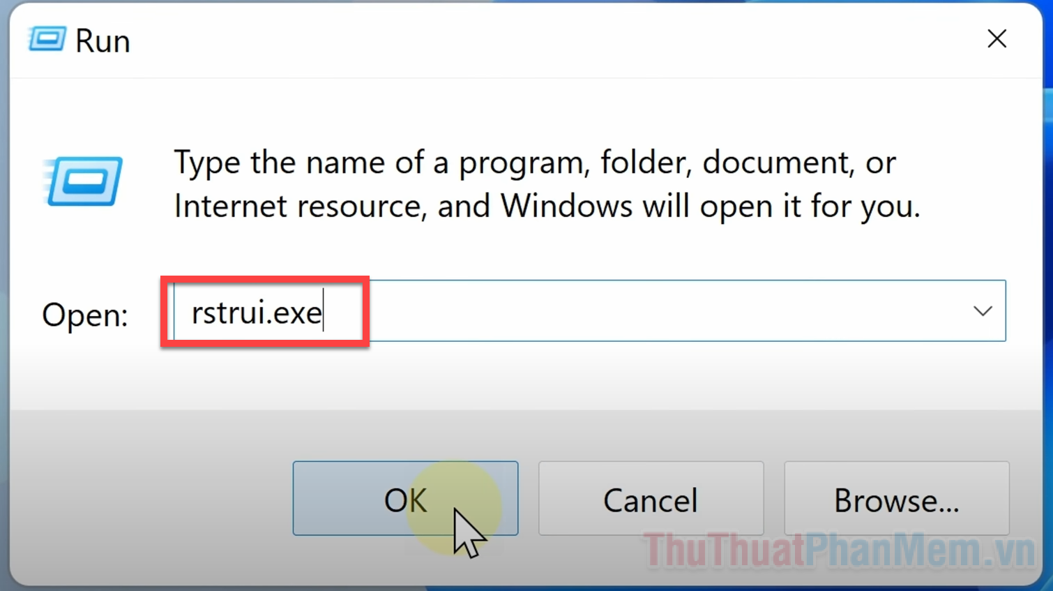 Windows + R để mở hộp thoại Run, ở đây bạn nhập rstrui.exe rồi Enter